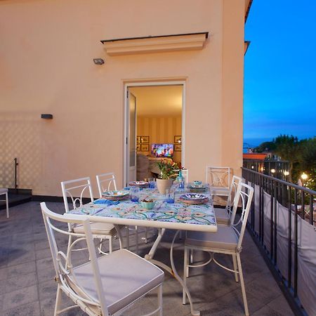 Amore Rentals - Appartamento Terrazza Tasso Сорренто Экстерьер фото