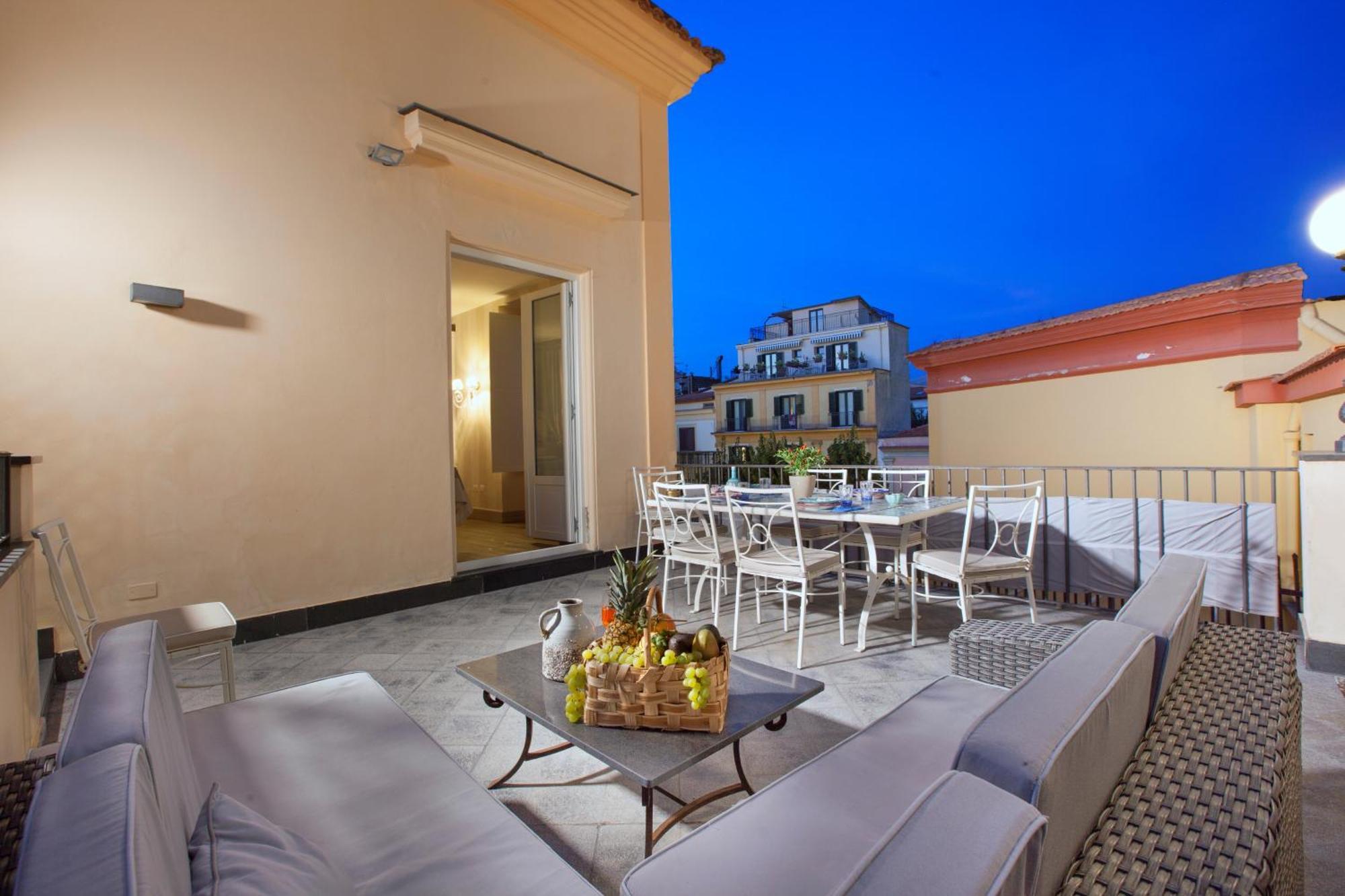 Amore Rentals - Appartamento Terrazza Tasso Сорренто Экстерьер фото