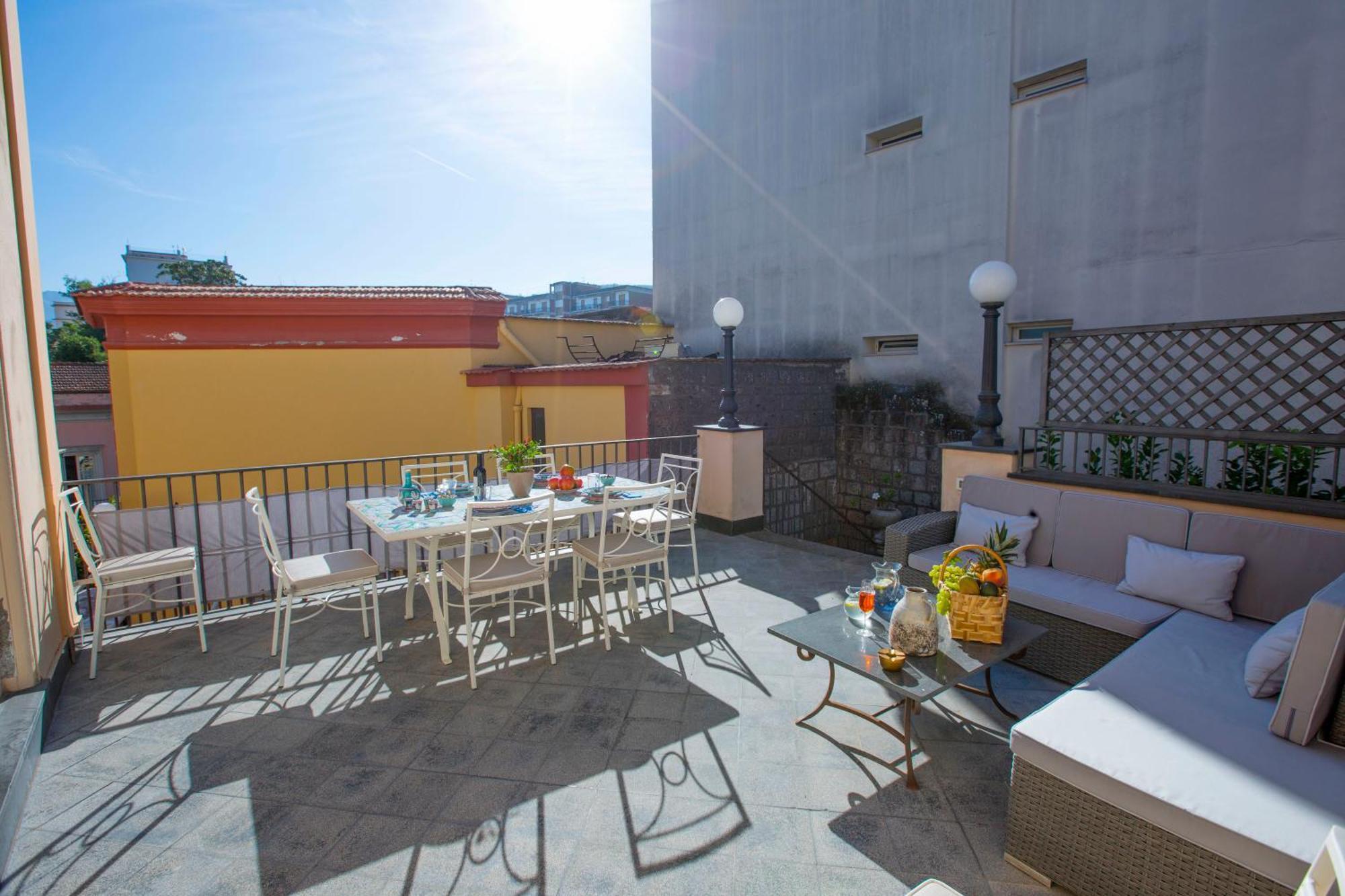 Amore Rentals - Appartamento Terrazza Tasso Сорренто Экстерьер фото